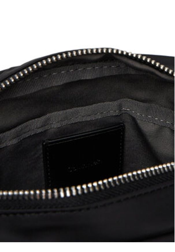 Calvin Klein Saszetka Sleek Nylon Reporter LV04D3176G Czarny. Kolor: czarny. Materiał: materiał
