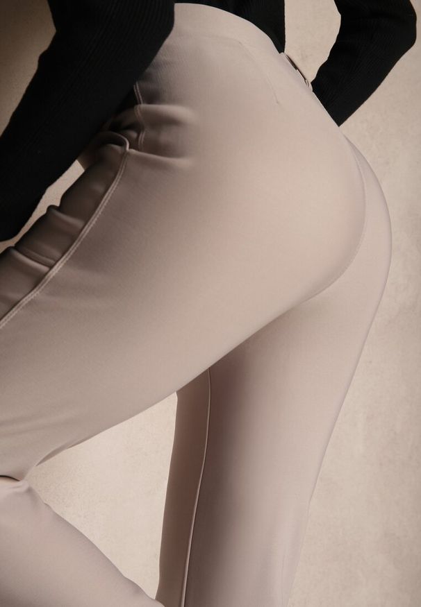 Renee - Jasnobeżowe Spodnie Bawełniane Dzwony High Waist z Wsuwanymi Kieszeniami Lorialvia. Stan: podwyższony. Kolor: beżowy. Materiał: bawełna