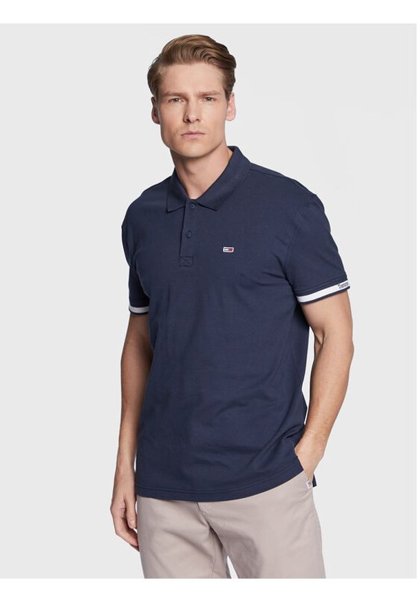 Tommy Jeans Polo Classic Essential DM0DM15751 Granatowy Relaxed Fit. Typ kołnierza: polo. Kolor: niebieski. Materiał: bawełna