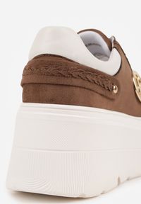 Born2be - Jasnobrązowe Sneakersy Vices na Grubej Podeszwie z Metaliczną Ozdobą Tatorelis. Okazja: na co dzień. Kolor: beżowy. Materiał: jeans. Wzór: aplikacja #3