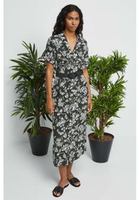 medicine - Medicine sukienka kolor zielony midi prosta. Kolor: zielony. Materiał: tkanina. Długość rękawa: krótki rękaw. Typ sukienki: proste. Długość: midi #1