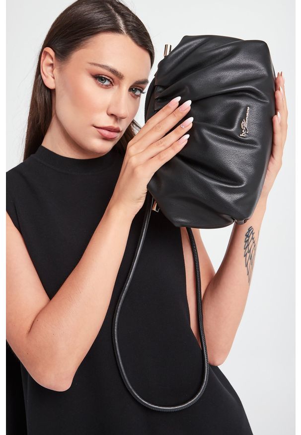 BeBlumarine - TOREBKA BE BLUMARINE. Wzór: aplikacja. Dodatki: z aplikacjami. Materiał: skórzane. Rodzaj torebki: na ramię
