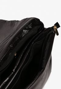 Renee - Czarna Torebka na Ramię Typu Puffer Bag Norriva. Kolor: czarny. Materiał: pikowane. Styl: elegancki. Rodzaj torebki: na ramię
