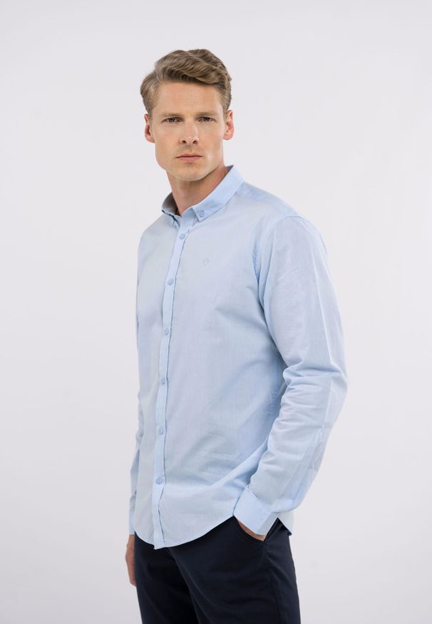 Volcano - Koszula bawełniana, Slim Fit, K-SAMI. Okazja: na co dzień, na spotkanie biznesowe. Typ kołnierza: button down. Materiał: bawełna. Długość rękawa: długi rękaw. Długość: długie. Wzór: haft. Styl: biznesowy, klasyczny, casual