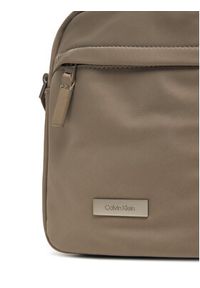 Calvin Klein Saszetka Sleek Reporter LV04D3180G Beżowy. Kolor: beżowy. Materiał: materiał #5