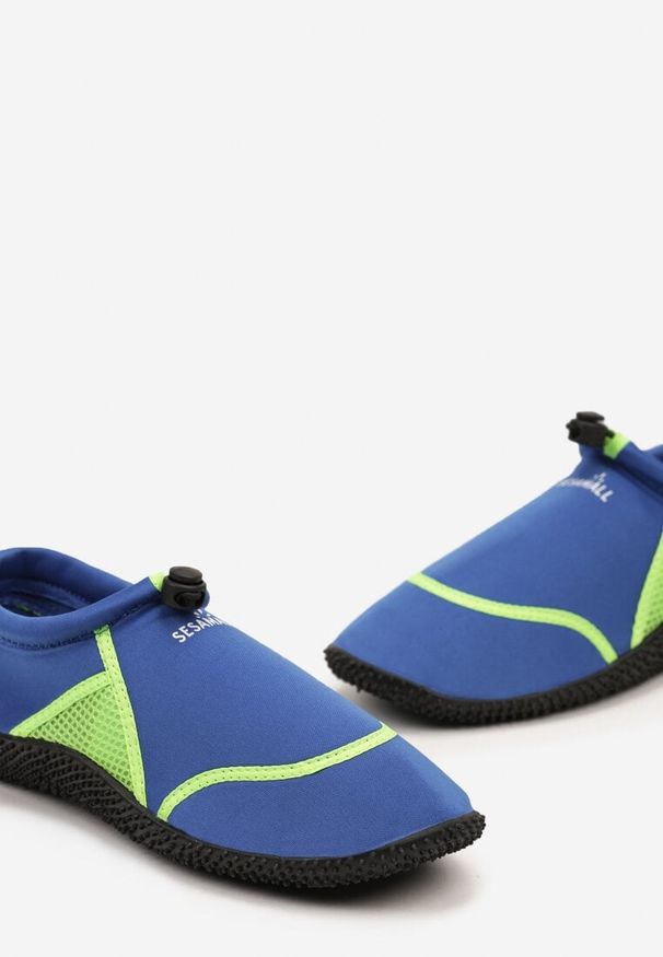 Born2be - Niebiesko-Zielone Siateczkowe Wsuwane Buty Sportowe z Elastyczną Cholewką do Sportów Wodnych Nelinda. Okazja: na co dzień. Zapięcie: bez zapięcia. Kolor: niebieski. Szerokość cholewki: normalna. Wzór: aplikacja. Sezon: lato, wiosna. Obcas: na płaskiej podeszwie. Sport: żeglarstwo