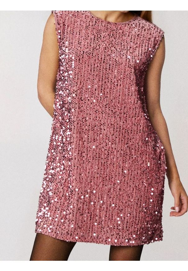 Sinsay - Sukienka mini z ozdobnymi cekinami - różowy. Kolor: różowy. Długość: mini