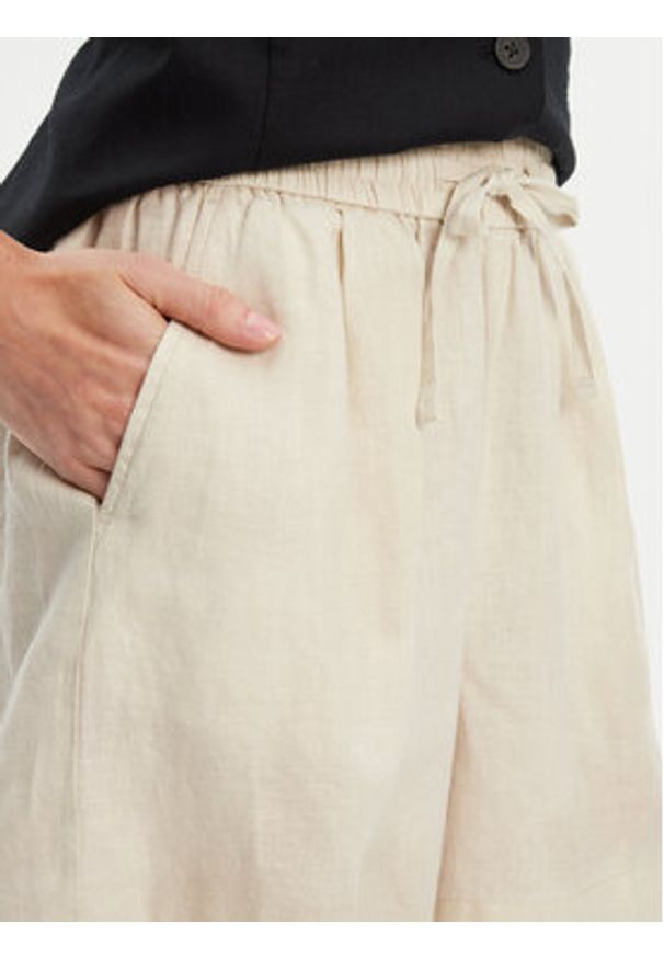 United Colors of Benetton - United Colors Of Benetton Bermudy 4AGHD901T Beżowy Regular Fit. Kolor: beżowy. Materiał: len