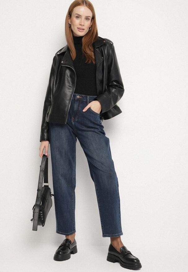 Born2be - Granatowe Jeansy Mom Fit z Wiskozą i Wysokim Stanem Errelia. Okazja: na spacer. Stan: podwyższony. Kolor: niebieski. Styl: elegancki