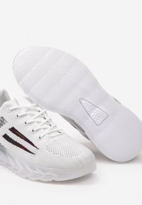 Born2be - Białe Płaskie Sznurowane Buty Sportowe z Wzorzystą Podeszwą Denamarie. Okazja: na co dzień. Kolor: biały. Materiał: len #3