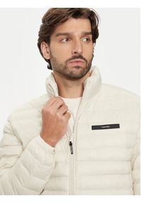 Calvin Klein Kurtka zimowa K10K113474 Beżowy Regular Fit. Kolor: beżowy. Materiał: syntetyk. Sezon: zima #4