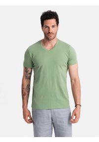 Ombre Clothing - Bawełniana klasyczna męska koszulka z dekoltem w serek BASIC – zielona V11. Typ kołnierza: dekolt w serek. Kolor: zielony. Materiał: bawełna. Wzór: ze splotem, jednolity. Styl: klasyczny #6