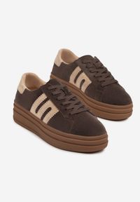 Renee - Ciemnobrązowe Sneakersy Zamszowe na Platformie z Wkładką ze Skóry Naturalnej i Aplikacją Rilarina. Okazja: na co dzień. Kolor: brązowy. Materiał: zamsz, skóra. Wzór: aplikacja. Obcas: na platformie #5
