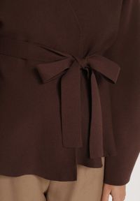 Born2be - Brązowy Kardigan z Wiskozą i Wiązaniem w Pasie Tusvela. Okazja: na co dzień. Kolor: brązowy. Materiał: wiskoza. Styl: casual #2