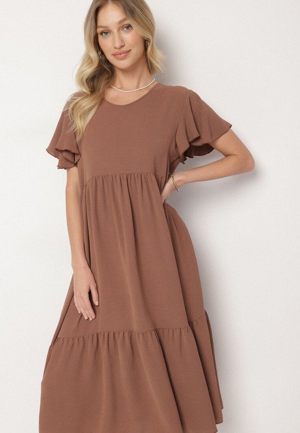 Born2be - Brązowa Sukienka o Rozkloszowanym Kroju z Wiskozą Filastia. Okazja: na co dzień. Typ kołnierza: dekolt w kształcie V. Kolor: brązowy. Materiał: wiskoza. Długość rękawa: krótki rękaw. Typ sukienki: rozkloszowane. Styl: casual, elegancki, klasyczny