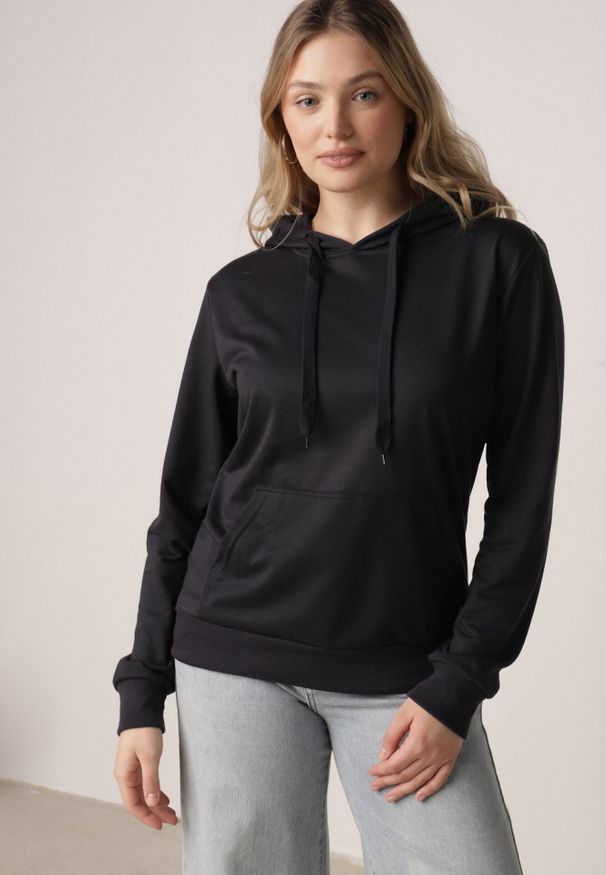 Born2be - Granatowa Bluza Zakładana przez Głowę z Kapturem i Kieszenią Typu Kangur Roveria. Okazja: na co dzień. Typ kołnierza: kaptur. Kolor: niebieski. Materiał: jeans. Styl: casual, klasyczny