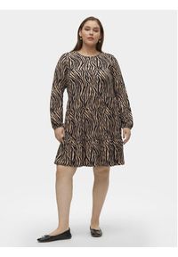 Vero Moda Curve Sukienka codzienna Ina 10301827 Beżowy Oversize. Okazja: na co dzień. Kolor: beżowy. Materiał: syntetyk. Typ sukienki: proste, oversize. Styl: casual