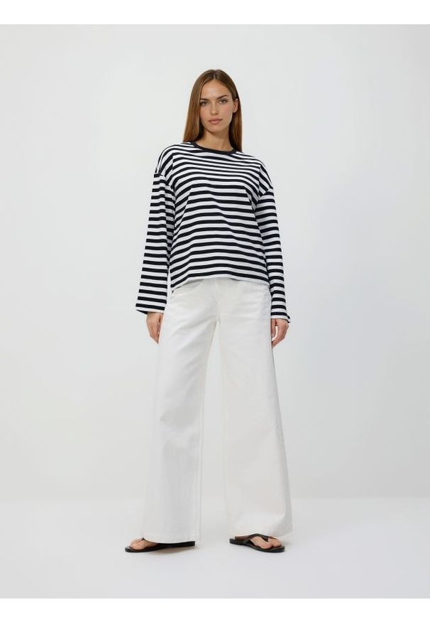 Reserved - Bawełniany longsleeve w paski - czarny. Kolor: czarny. Materiał: bawełna. Długość rękawa: długi rękaw. Wzór: paski