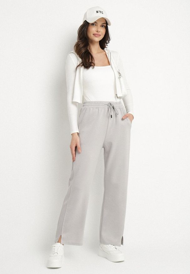 Born2be - Szare Dresowe Spodnie o Szerokim Kroju z Wysokim Stanem ze Sznurkiem Zaliona. Stan: podwyższony. Kolor: szary. Materiał: dresówka. Styl: sportowy, elegancki, klasyczny