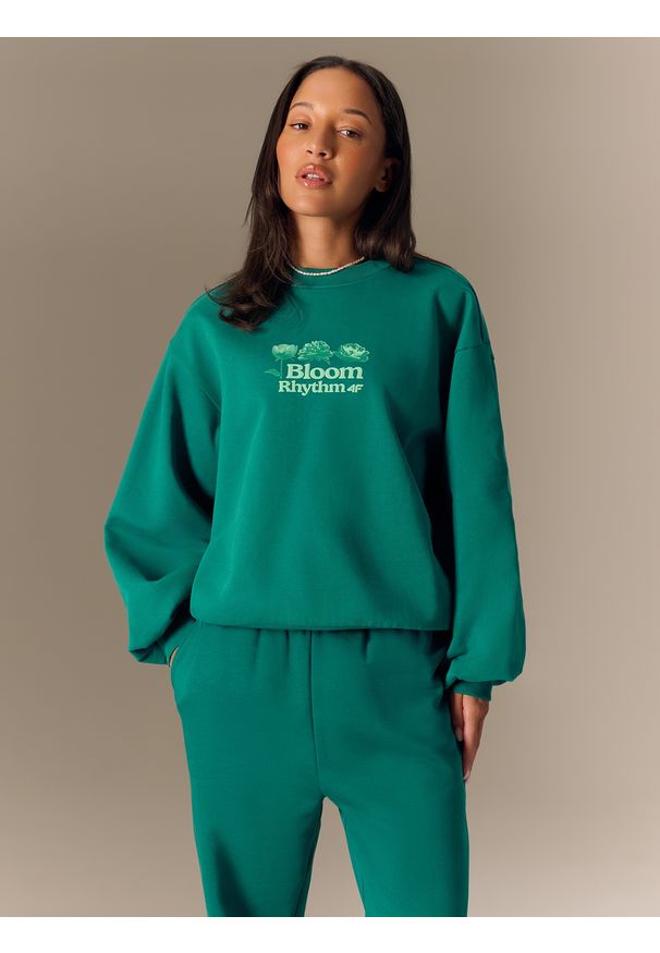 4f - 4F Bluza dresowa loose bez kaptura damska - zielona M. Okazja: na co dzień. Typ kołnierza: bez kaptura. Kolor: zielony. Materiał: dresówka. Wzór: nadruk. Styl: casual