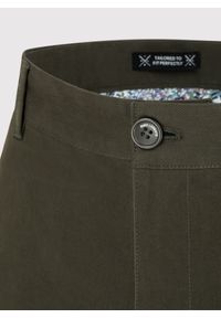 Pako Lorente - PAKO LORENTE – Gładkie spodnie męskie w kolorze zielonym. Kolor: zielony. Materiał: bawełna, elastan. Wzór: gładki. Styl: klasyczny #8