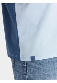 Ombre Clothing - Męski t-shirt z elastanem z kolorowymi rękawami - niebieski V2 OM-TSCT-0176 - XXL. Okazja: na co dzień. Kolor: niebieski. Materiał: elastan. Wzór: kolorowy. Styl: casual, klasyczny #6