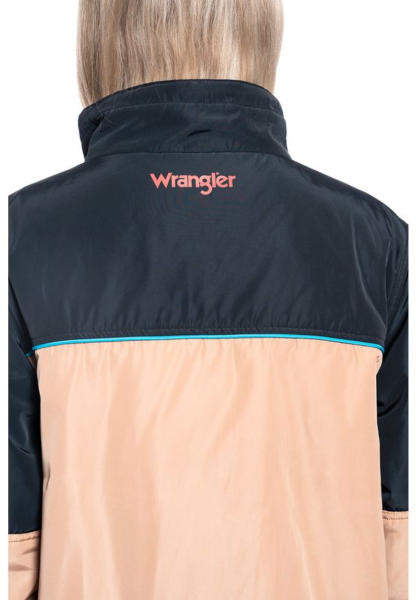 Wrangler - DAMSKA KURTKA PRZEJŚCIOWA WRANGLER UTILITY JACKET PYRAMID SAND W4Q1YJC01 112129191
