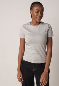 Born2be - Szary Bawełniany T-shirt w Klasycznym Stylu Nedila. Kolor: szary. Materiał: bawełna. Długość: długie. Styl: klasyczny #4