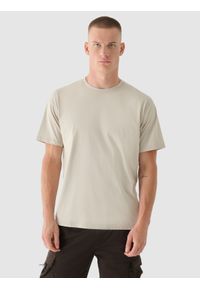 4f - 4F T-shirt oversize z nadrukiem męski - beżowy L. Okazja: na co dzień. Kolor: beżowy. Materiał: dzianina, bawełna, jersey. Długość rękawa: krótki rękaw. Długość: krótkie. Wzór: nadruk. Styl: klasyczny, sportowy, casual