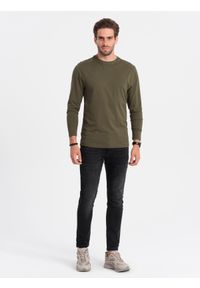 Ombre Clothing - Męski longsleeve BASIC z okrągłym dekoltem - ciemnooliwkowy V7. Kolor: oliwkowy. Materiał: materiał, bawełna. Długość rękawa: długi rękaw. Wzór: gładki, jednolity. Styl: klasyczny #3