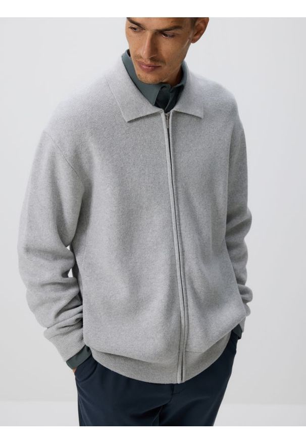 Reserved - Rozpinany sweter z kołnierzem - jasnoszary. Kolor: szary. Materiał: dzianina, bawełna