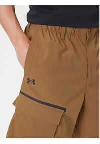 Under Armour Spodnie materiałowe Unstoppable 1388827 Brązowy Loose Fit. Kolor: brązowy. Materiał: syntetyk #7