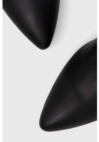 MEXX - Mexx kozaki Krystal damskie kolor czarny na słupku lekko ocieplone MXQL012001W. Kolor: czarny. Szerokość cholewki: normalna. Obcas: na słupku. Wysokość obcasa: średni #3