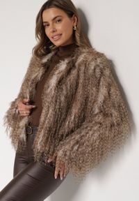 Born2be - Brązowa Futrzana Kurtka z Cieniowanym Wzorem Tusvella. Okazja: na co dzień. Kolor: brązowy. Materiał: futro. Styl: klasyczny, casual #4