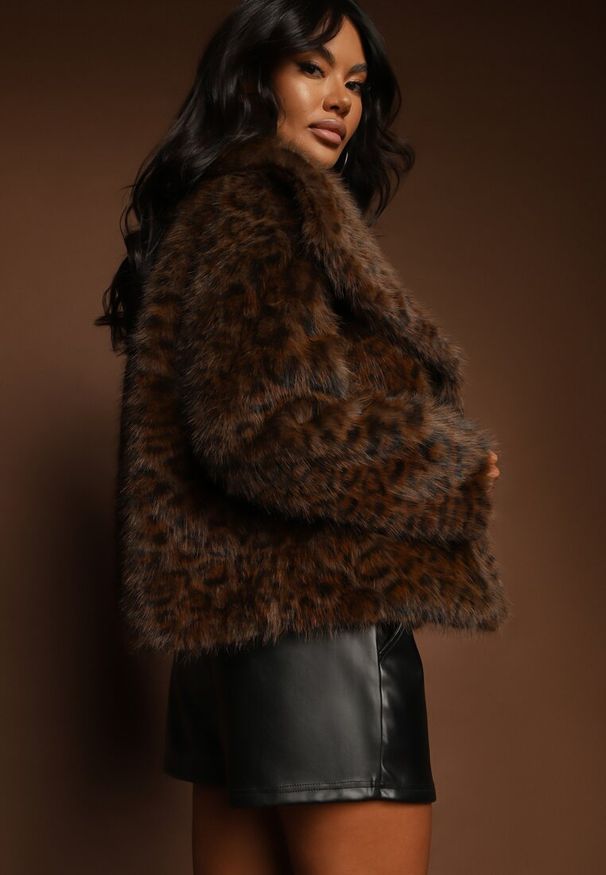 Renee - Brązowa Panterkowa Kurtka Futerko z Wsuwanymi Kieszeniami Neliven. Okazja: na co dzień. Kolekcja: plus size. Kolor: brązowy. Materiał: futro. Styl: casual, elegancki