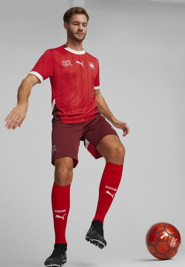 Puma - Męska, domowa koszulka reprezentacji Szwajcarii w piłce nożnej 2024 PUMA. Kolor: czerwony. Sport: piłka nożna