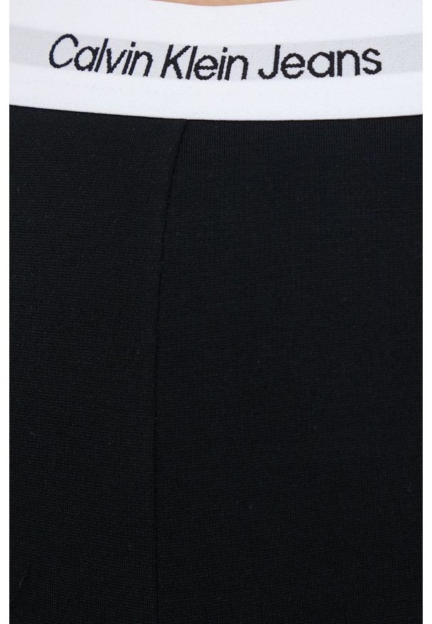 Calvin Klein Jeans szorty damskie kolor czarny gładkie high waist. Stan: podwyższony. Kolor: czarny. Materiał: materiał, dzianina, wiskoza. Wzór: gładki