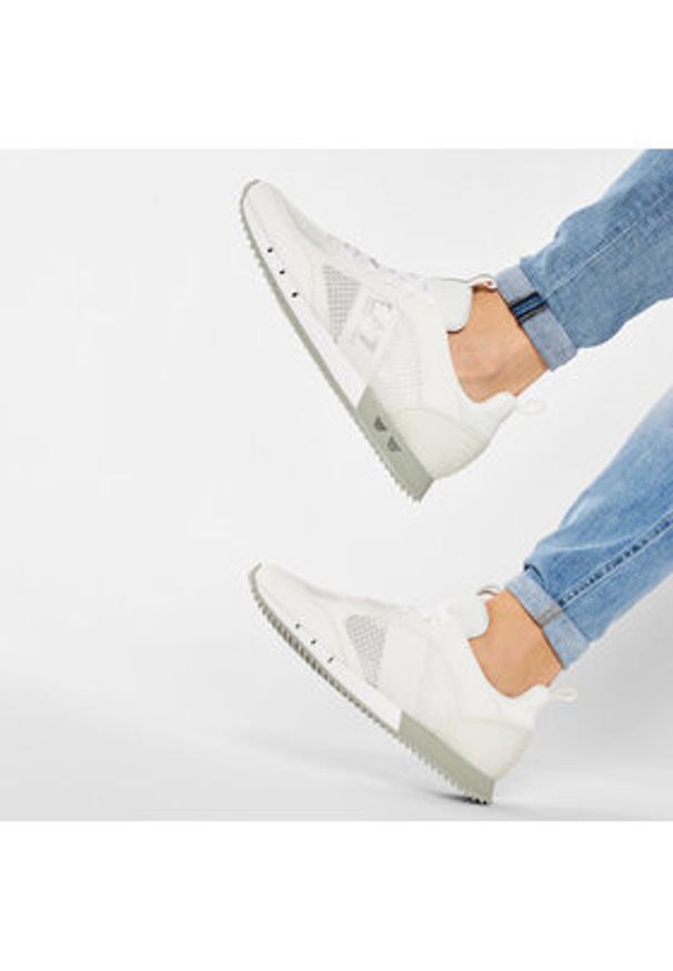 EA7 Emporio Armani Sneakersy X8X027 XK050 00175 Biały. Kolor: biały. Materiał: materiał