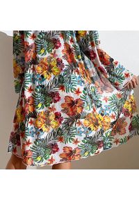 Intica - Bikini z narzutką na plażę z kwiecistym wzorem Olesya. Kolor: wielokolorowy. Materiał: materiał. Wzór: aplikacja #6