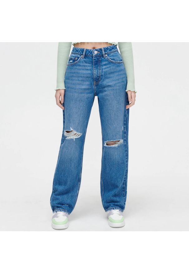 Cropp - Niebieskie jeansy straight z przetarciami - Niebieski. Stan: podwyższony. Kolor: niebieski. Styl: vintage