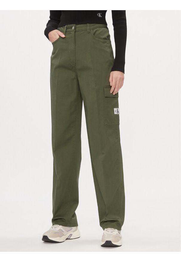 Calvin Klein Jeans Spodnie materiałowe J20J221297 Zielony Straight Fit. Kolor: zielony. Materiał: bawełna