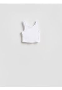 Reserved - Top z ozdobnym tyłem - biały. Kolor: biały. Materiał: dzianina