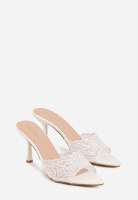 Renee - Białe Koronkowe Klapki na Szpilce Lyvete. Kolor: biały. Materiał: koronka. Wzór: haft, koronka. Obcas: na szpilce. Styl: elegancki #4