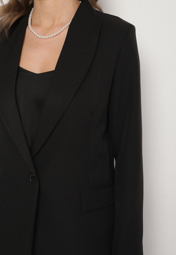 Born2be - Czarna Marynarka Ozdobiona Imitacją Kieszeni Sovzedi. Okazja: na spotkanie biznesowe. Kolor: czarny. Materiał: jeans. Wzór: aplikacja. Styl: biznesowy, elegancki