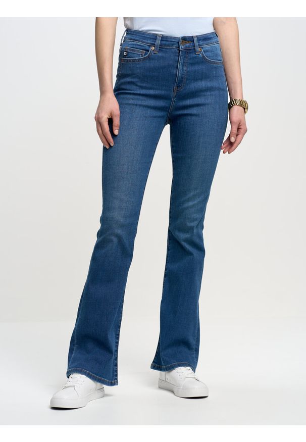 Big-Star - Spodnie jeans damskie z rozszerzaną nogawką niebieskie Clara Flare 372. Kolor: niebieski. Długość: krótkie