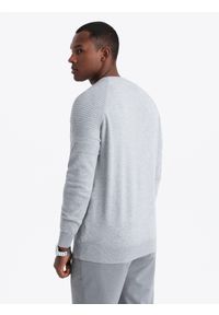 Ombre Clothing - Sweter męski raglanowy z prążkowanymi rękawami – szary melanż V3 - Rozmiar: XXL. Okazja: na co dzień. Kolor: szary. Materiał: prążkowany. Długość rękawa: raglanowy rękaw. Wzór: melanż. Styl: casual #6
