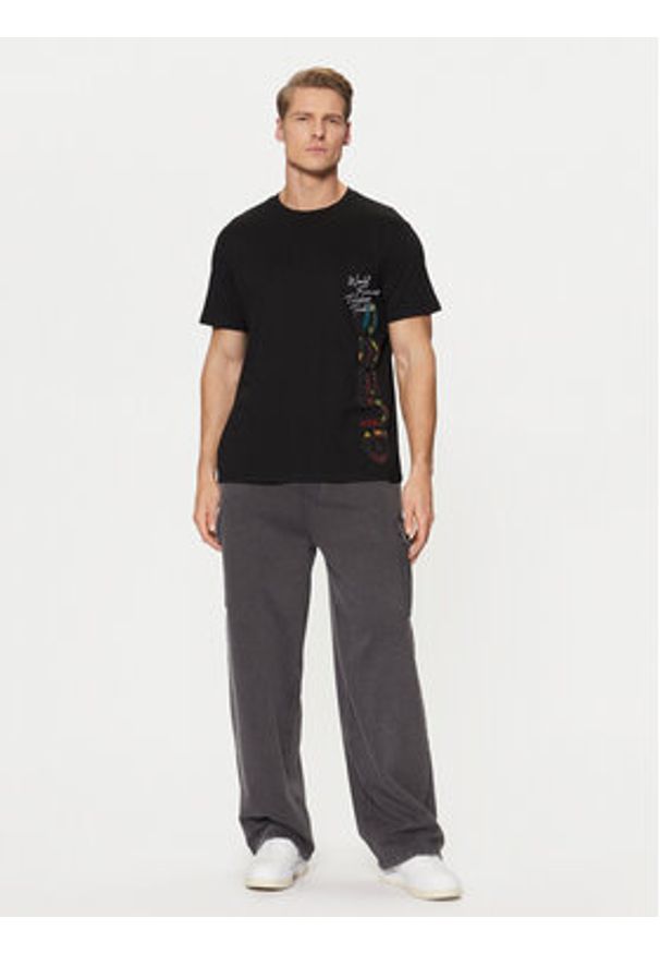 Guess T-Shirt M5RI01 KCHA1 Czarny Regular Fit. Kolor: czarny. Materiał: bawełna