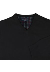 Męski, Bawełniany Sweter w Serek (V-neck) - Adriano Guinari - Czarny. Okazja: do pracy, na co dzień, na spotkanie biznesowe. Typ kołnierza: dekolt w serek. Kolor: czarny. Materiał: bawełna. Styl: klasyczny, casual, elegancki, biznesowy