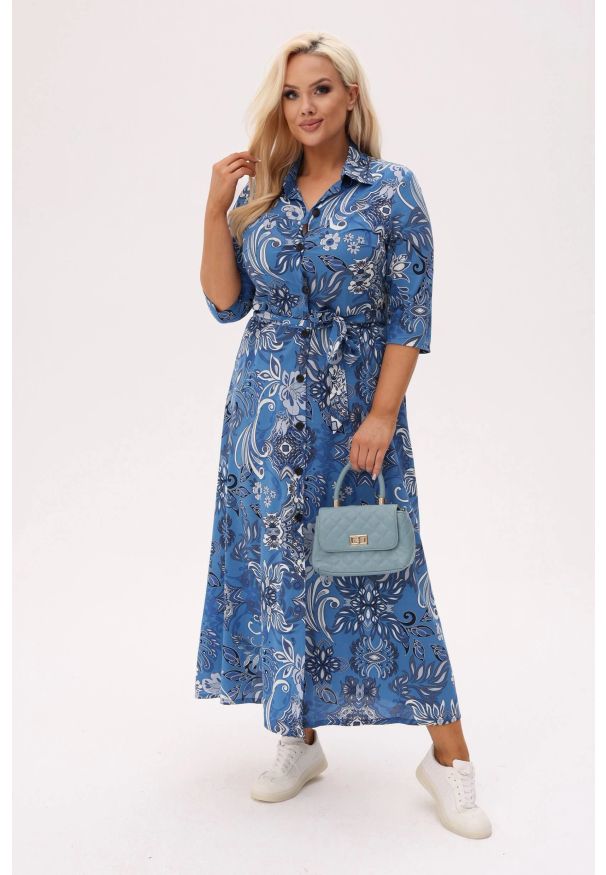 Moda Size Plus Iwanek - Niebieska koszulowa sukienka Lola o długości MAXI w białe kwiaty PLUS SIZE XXL OVERSIZE WIOSNA. Okazja: na co dzień, na spotkanie biznesowe, do pracy. Kolekcja: plus size. Kolor: niebieski, biały, wielokolorowy. Wzór: kwiaty. Typ sukienki: oversize, dla puszystych, koszulowe. Materiał: tkanina, wiskoza, skóra, materiał. Sezon: wiosna. Styl: biznesowy, elegancki, boho, casual, wizytowy. Długość: maxi