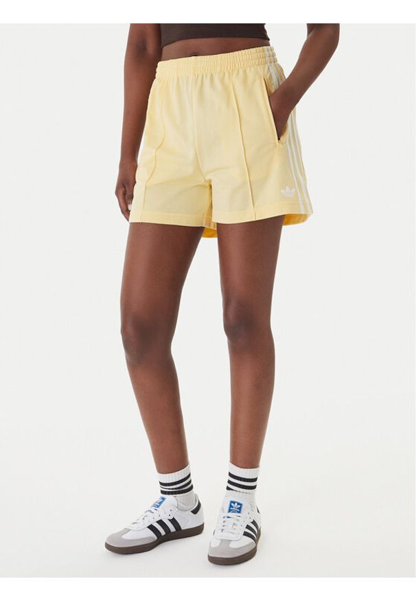 Adidas - adidas Szorty sportowe Firebird Classic KD3669 Żółty Regular Fit. Kolor: żółty. Materiał: syntetyk